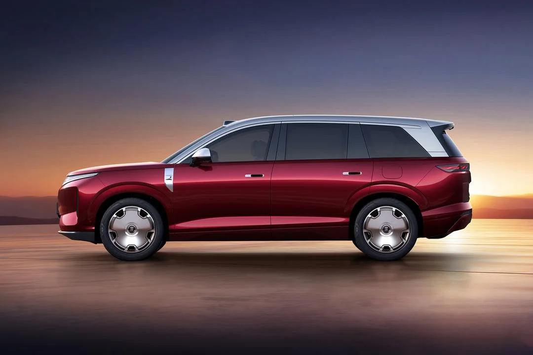 BYD Great Tang EV 2026 pose 2