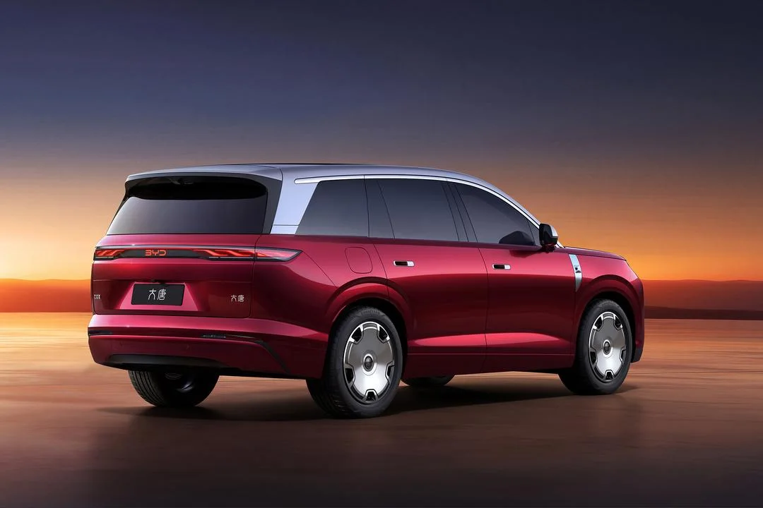 BYD Great Tang EV 2026 pose 3