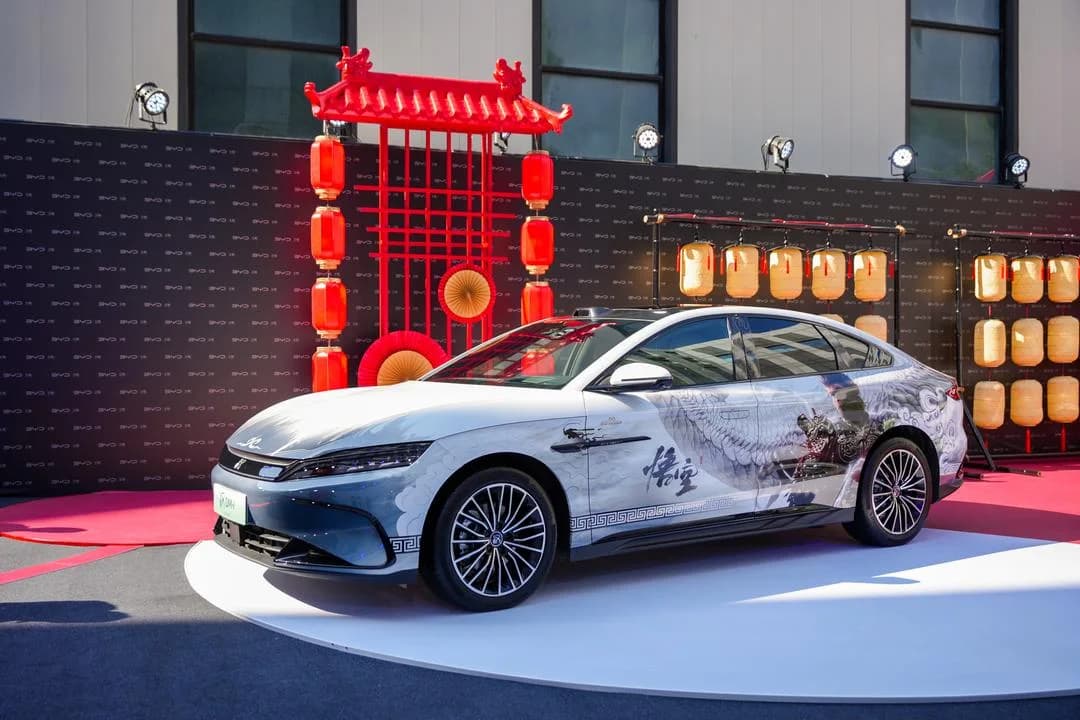 BYD Han DM-i Intelligent Driving 2026 pose 3