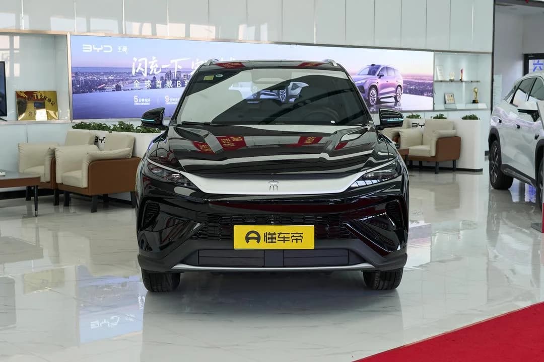 BYD Song Pro DM-i 2026 pose 2