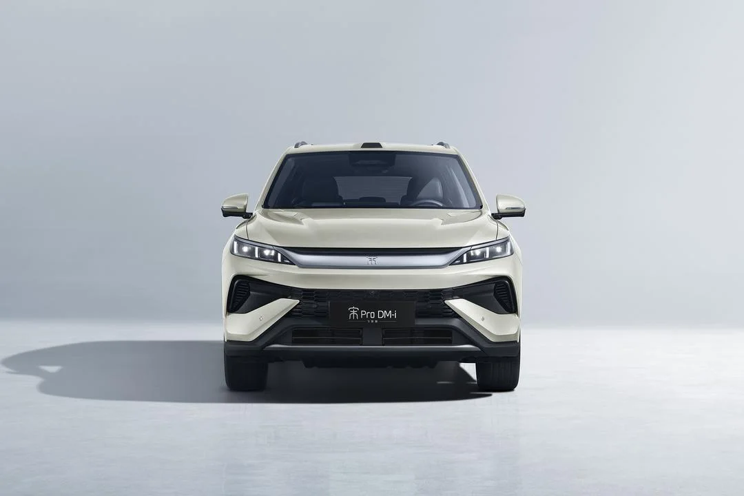 BYD Song Pro DM-i Feichi Edition 2026 pose 2
