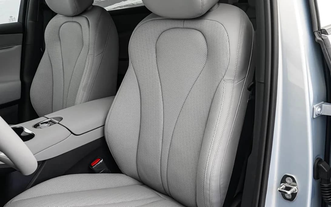 BYD Sealion 6 — cabin