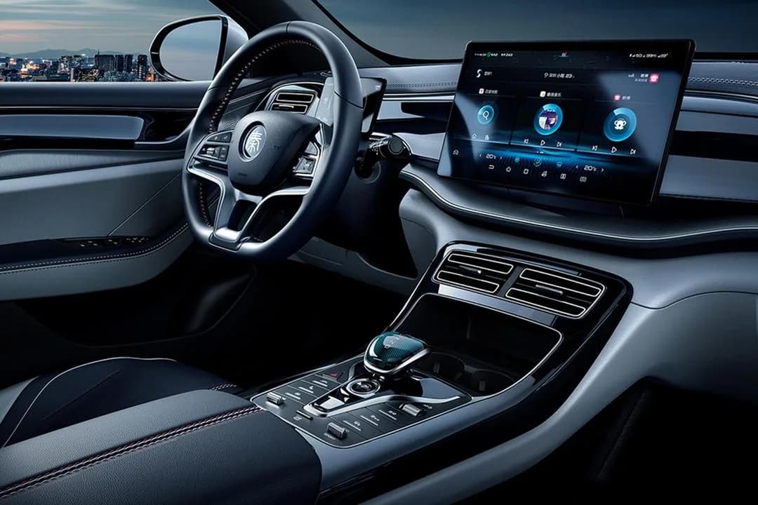 BYD Qin Plus DM-i 2026 pose 3